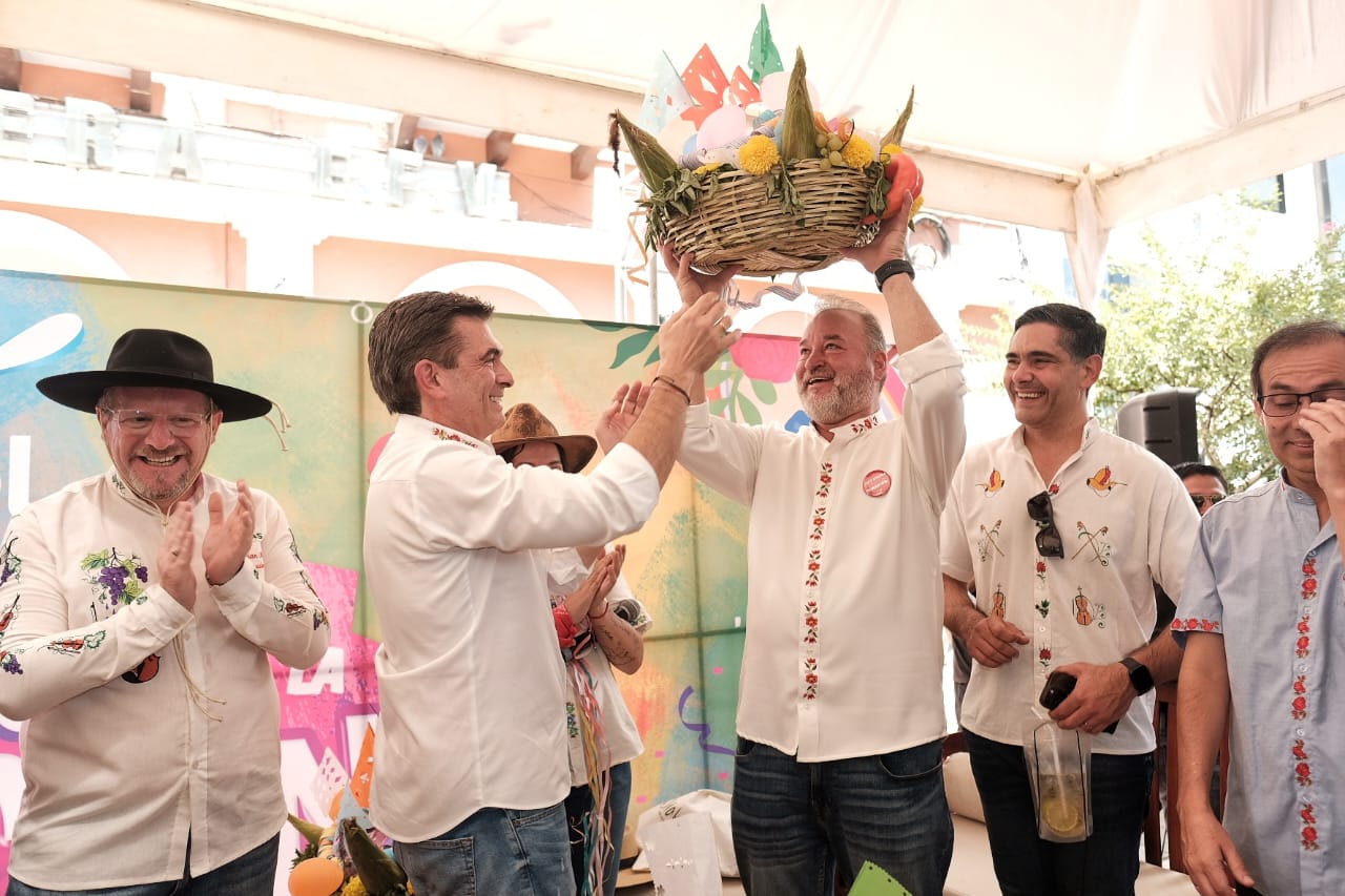 Rodrigo Paz festeja compadres en Tarija y anuncia nuevos proyectos para fortalecer el Carnaval boliviano  