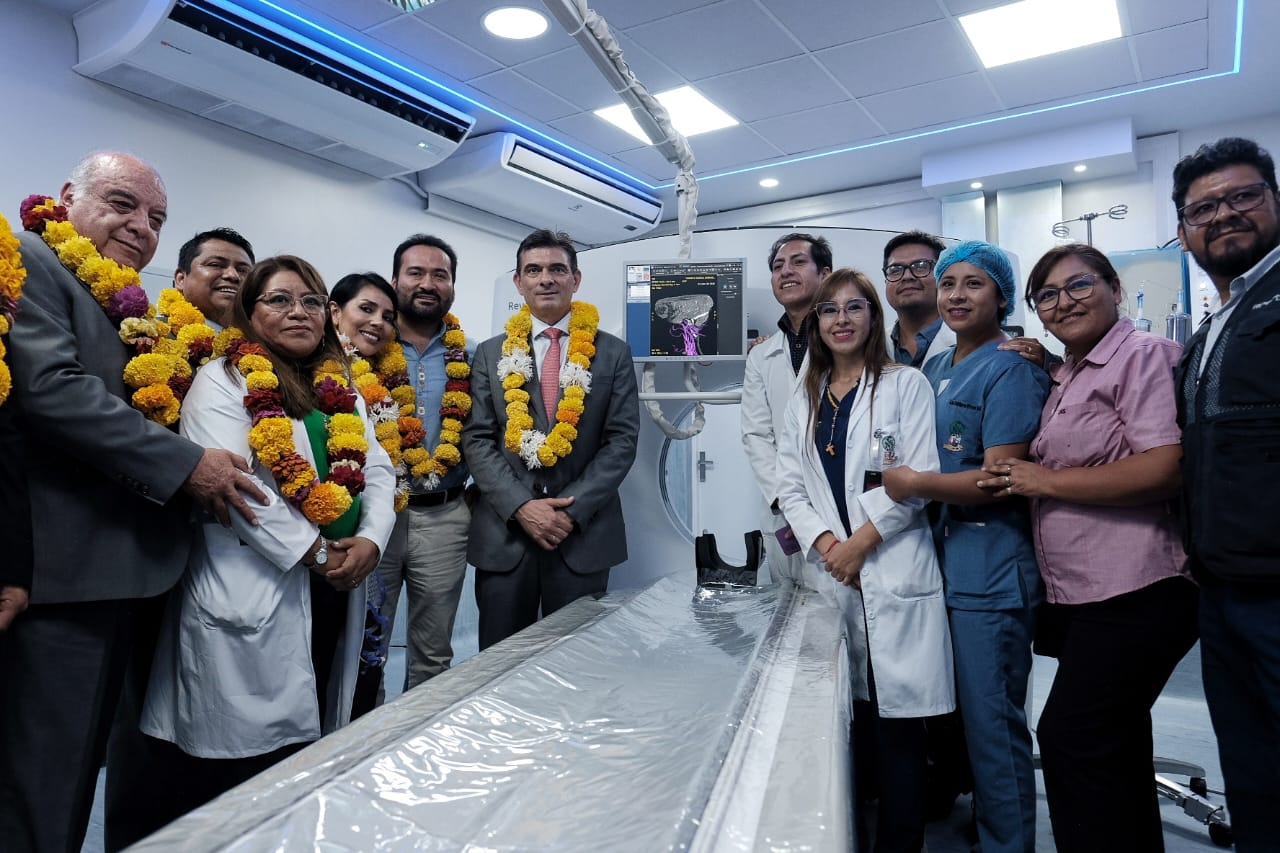 El presidente Rodrigo Paz entregó un tomógrafo en Tarija.