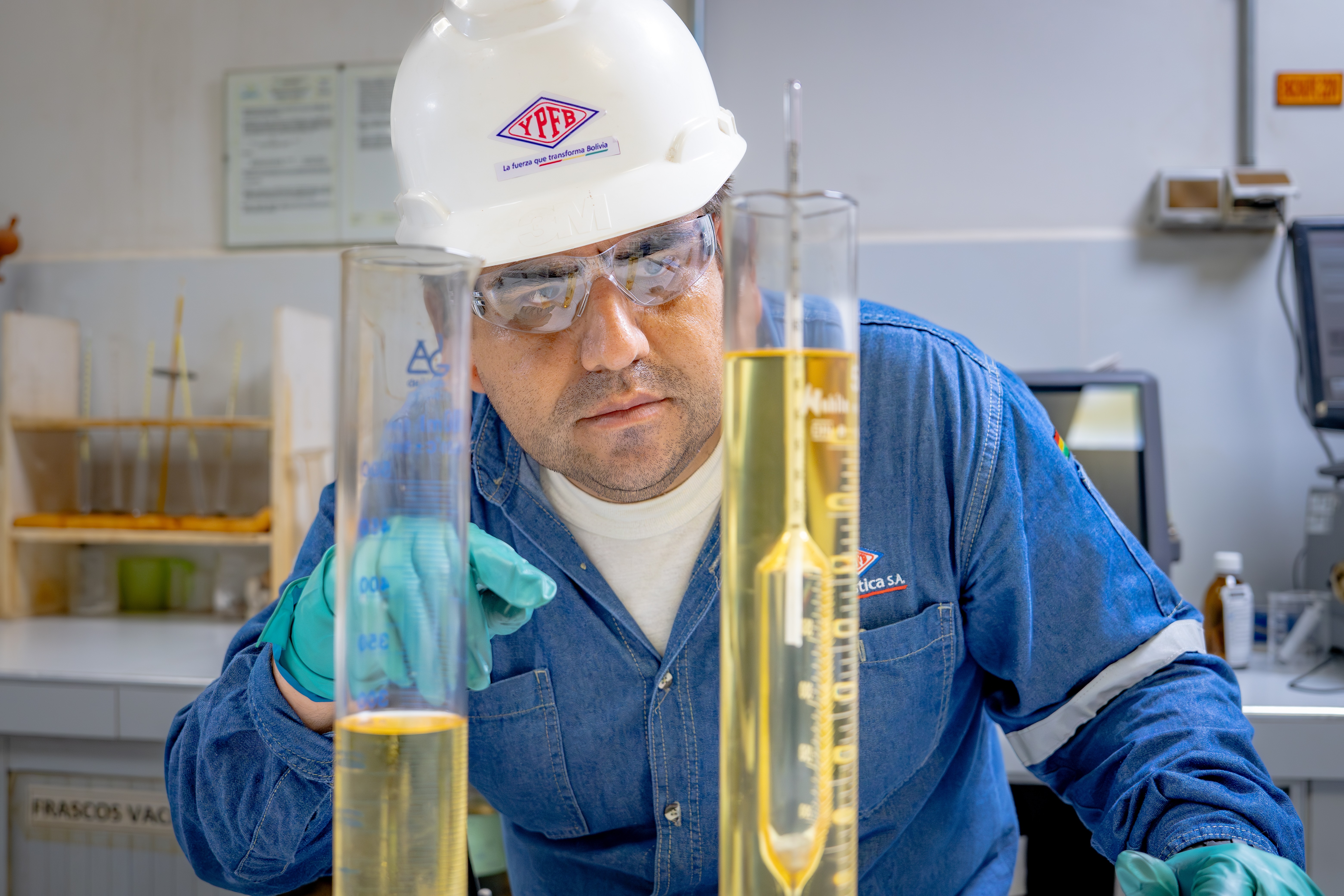 Akly: La gasolina Especial que comercializa YPFB cumple con los estándares de calidad