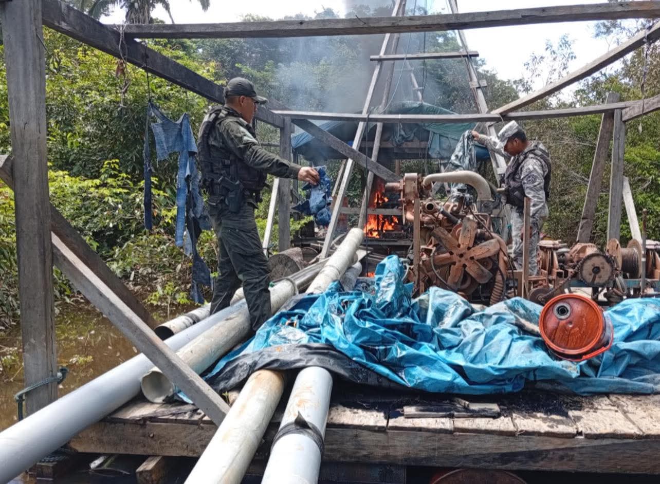 Destruyen tres dragas que operaban ilegalmente en el río Toromonas del Madidi