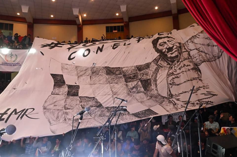 Un gigantesco lienzo artesanal del presidente Arce destaca en entrega de obras en Chuquisaca