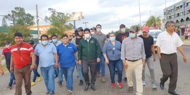 Cruceños le restan importancia al paro, asegura titular de Obras Públicas