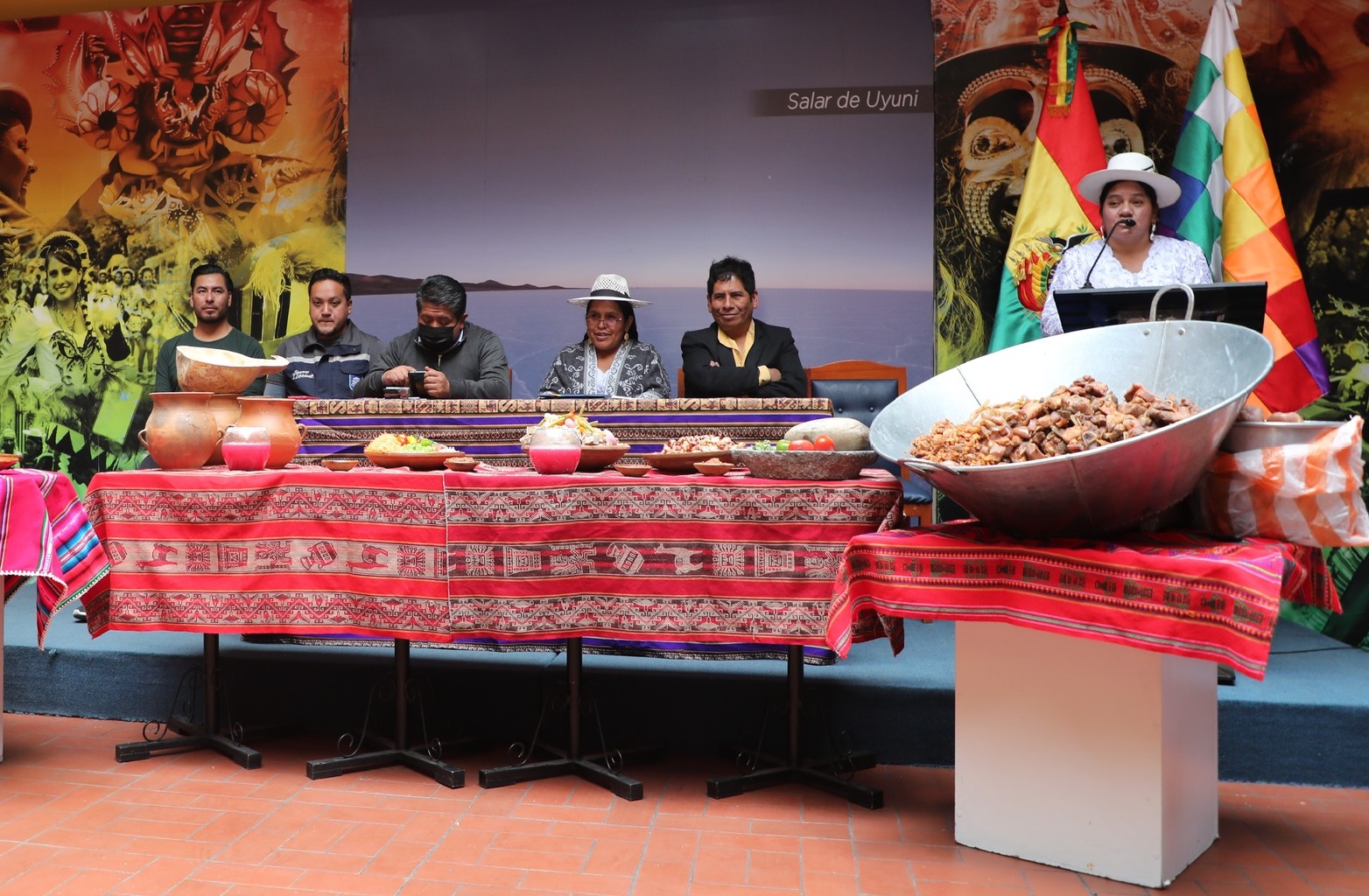 Culturas presenta el tradicional chicharrón de Sacaba para promover la gastronomía originaria y creativa