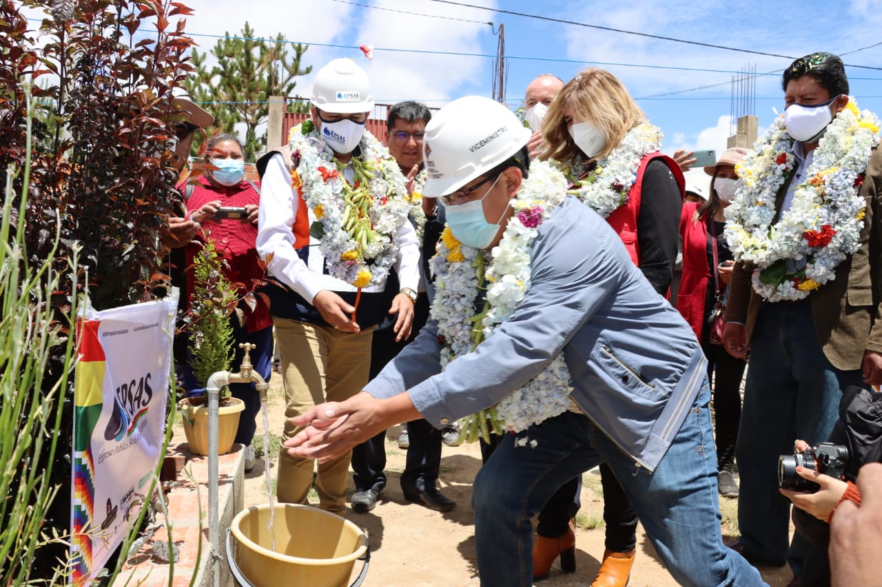 Gobierno invierte más de Bs 200 millones en proyectos de agua y saneamiento básico 
