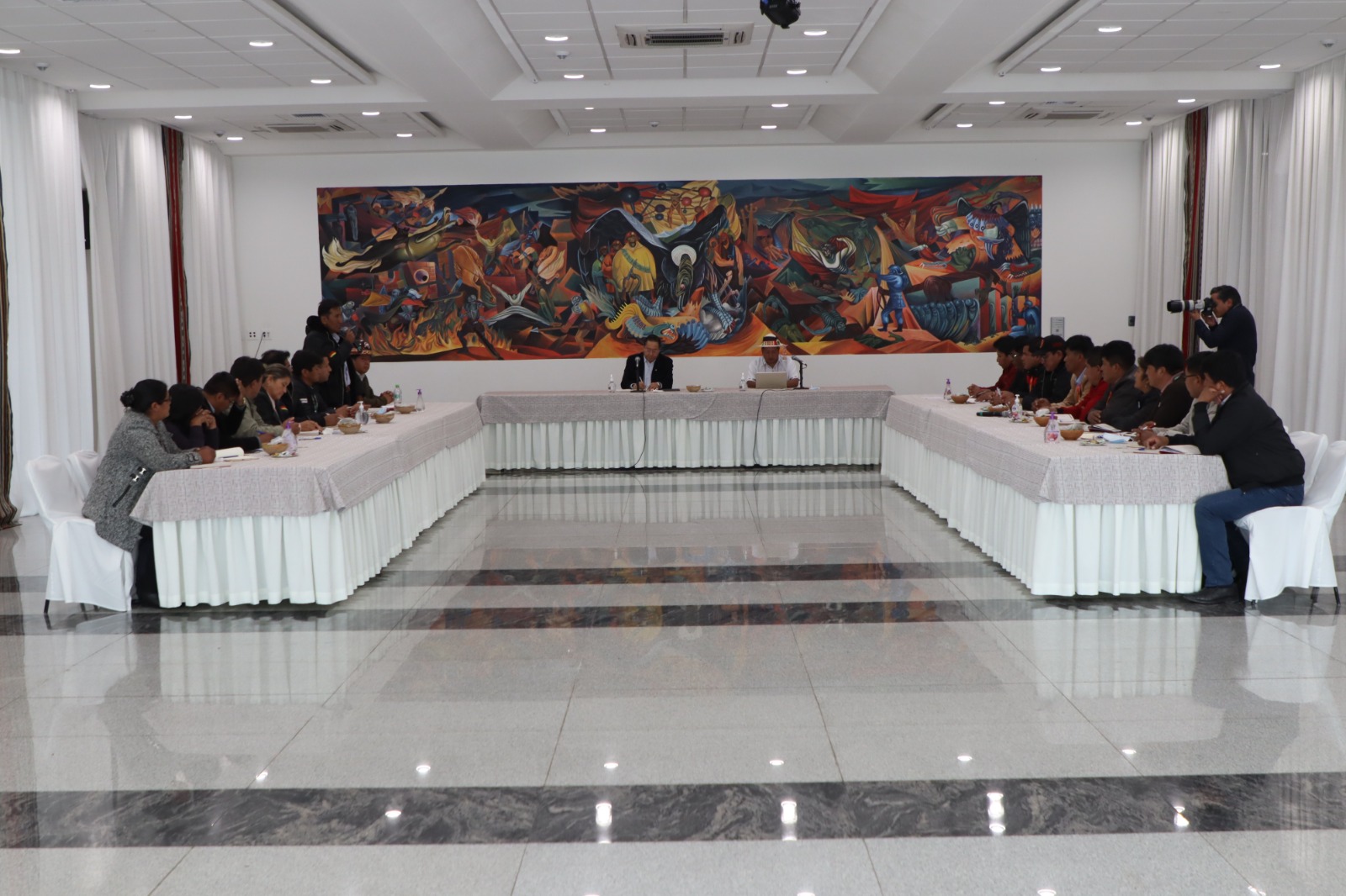 El Presidente y maestros rurales se reunieron para abordar la consolidación de una educación con calidad