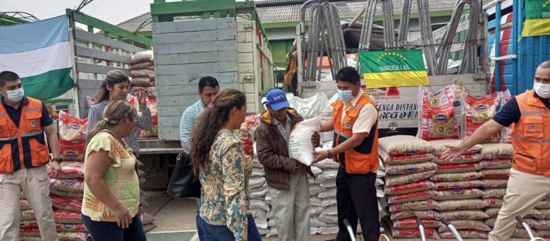 Defensa Civil entregó ayuda humanitaria a más de 2.500 familias de cinco municipios cruceños