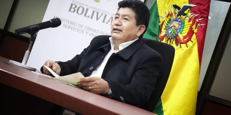 Choferes de minibuses interdepartamentales de Cochabamba levantan bloqueo