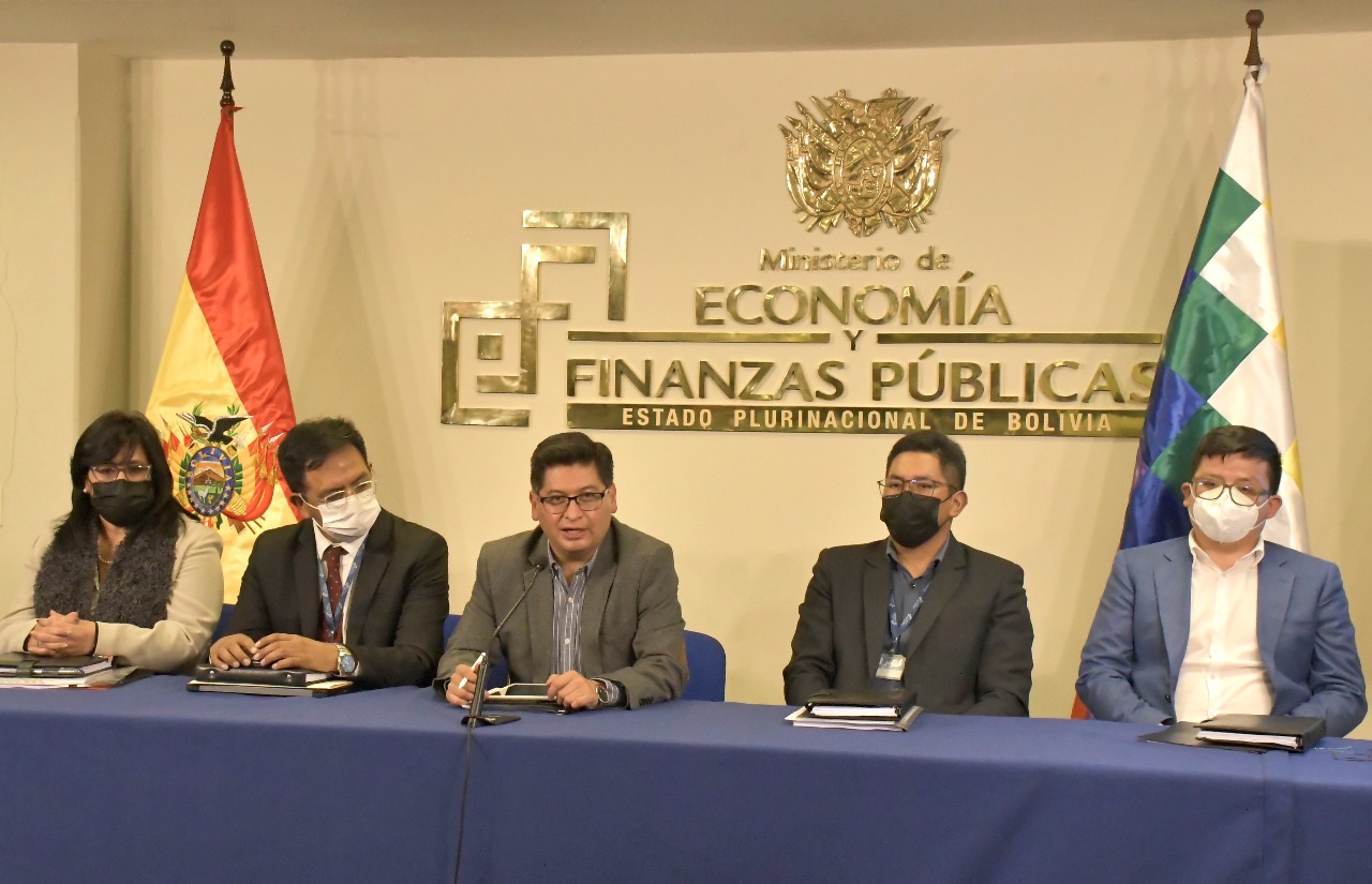 Gobierno y empresarios plantean mejorar inversiones, productividad y exportaciones