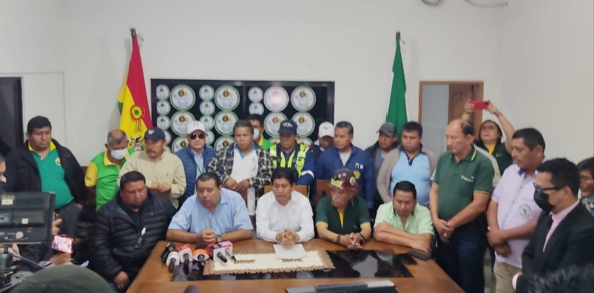 Transportistas a Camacho: No podemos aguantar un día más de paro