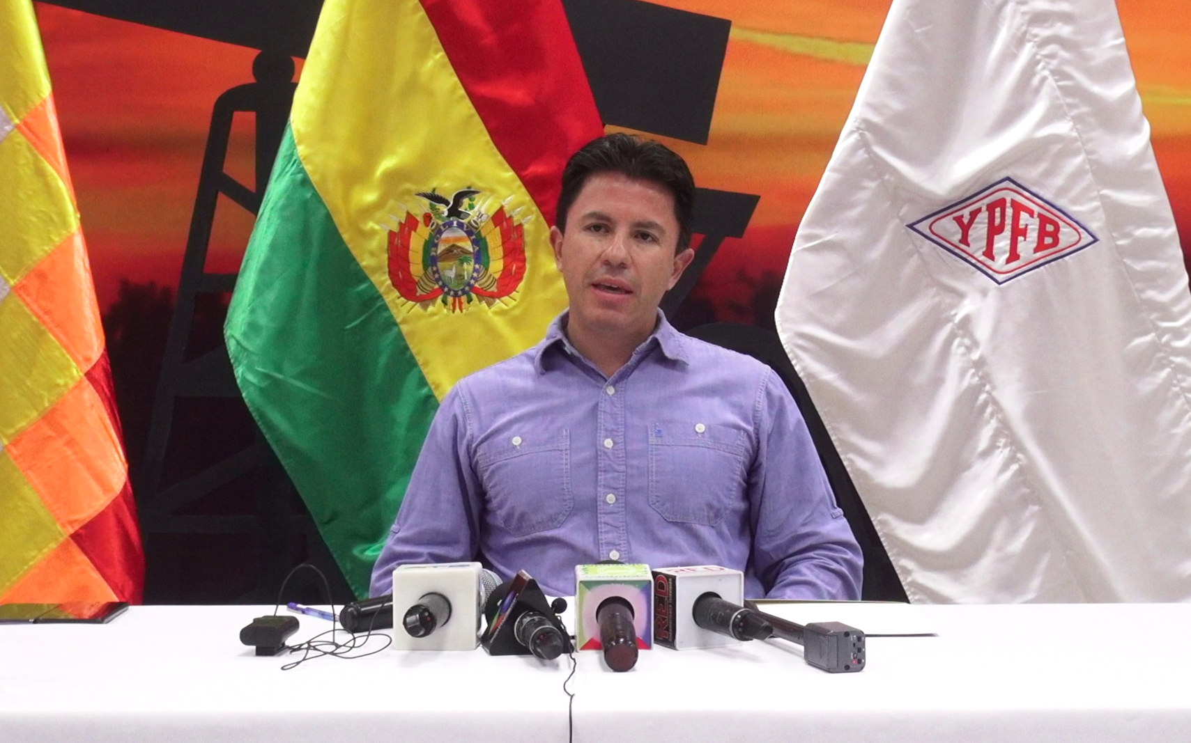 YPFB garantiza provisión de combustible y pide evitar filas en surtidores en Santa Cruz