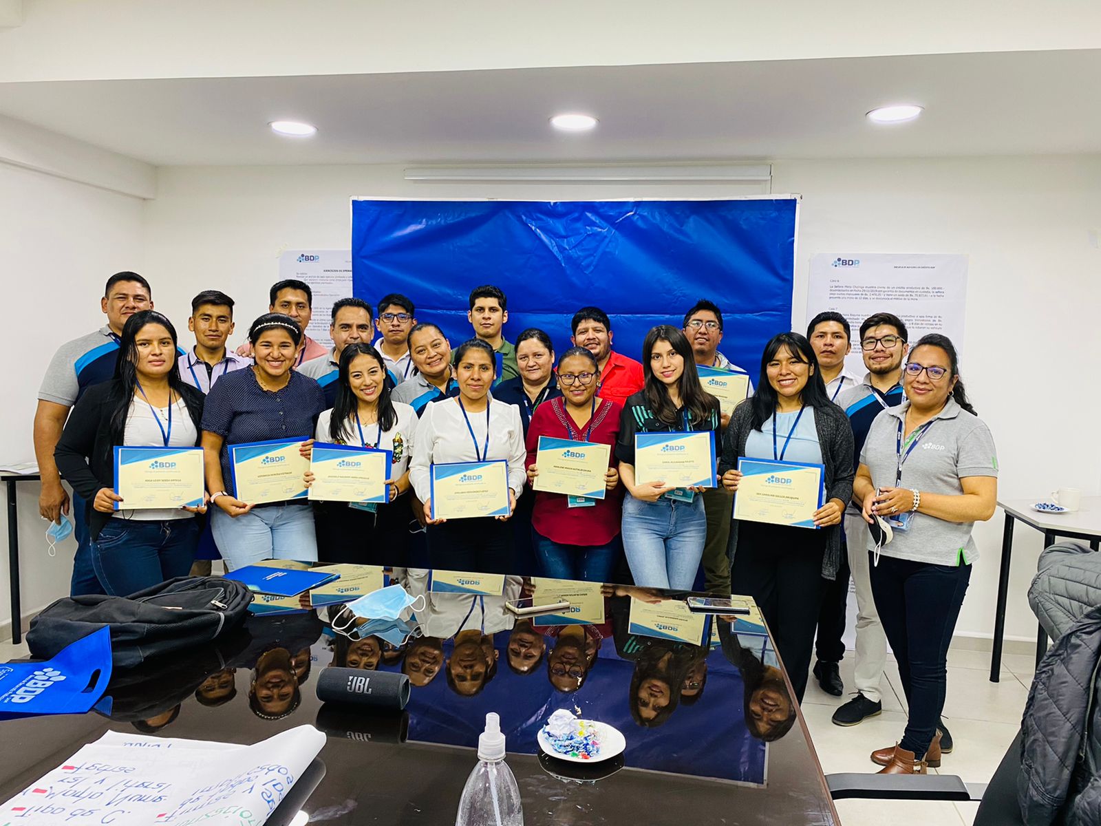 El BDP promueve la inserción laboral de 66 jóvenes profesionales con su escuela de asesores de crédito