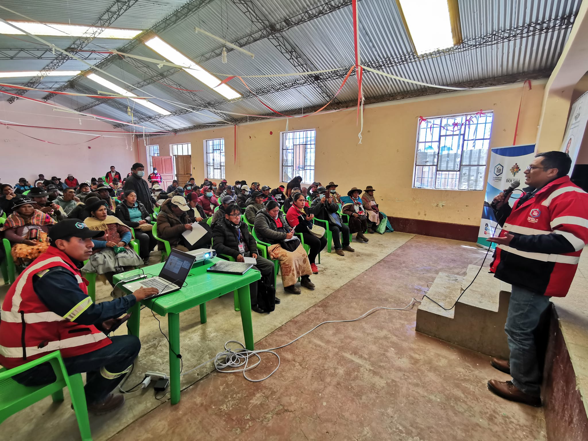 YLB socializa la industrialización del litio en Uyuni, Tomave, Porco y Llica
