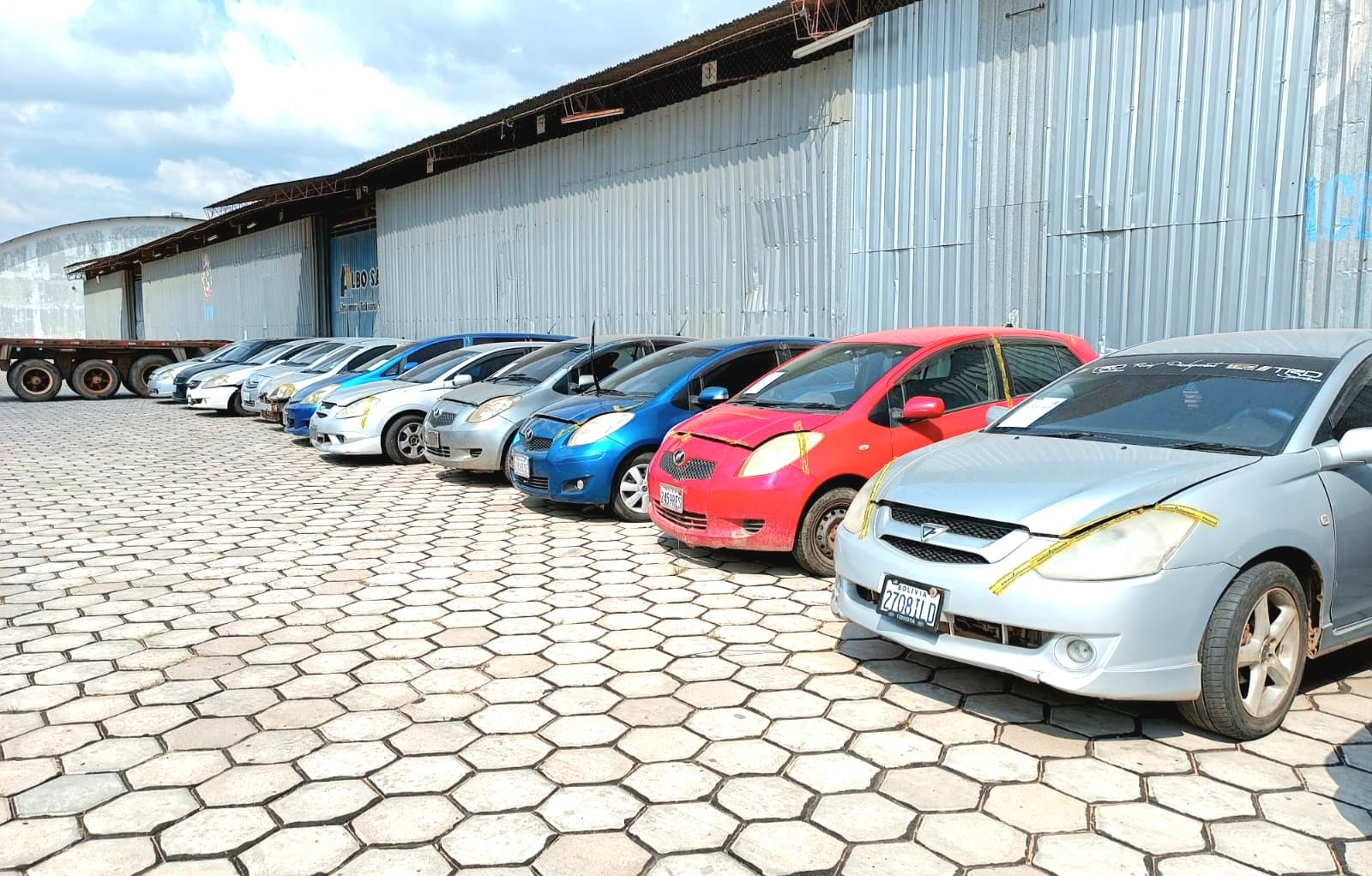 Aduana comisa en un solo mes vehículos de contrabando valuados en Bs 5,8 millones