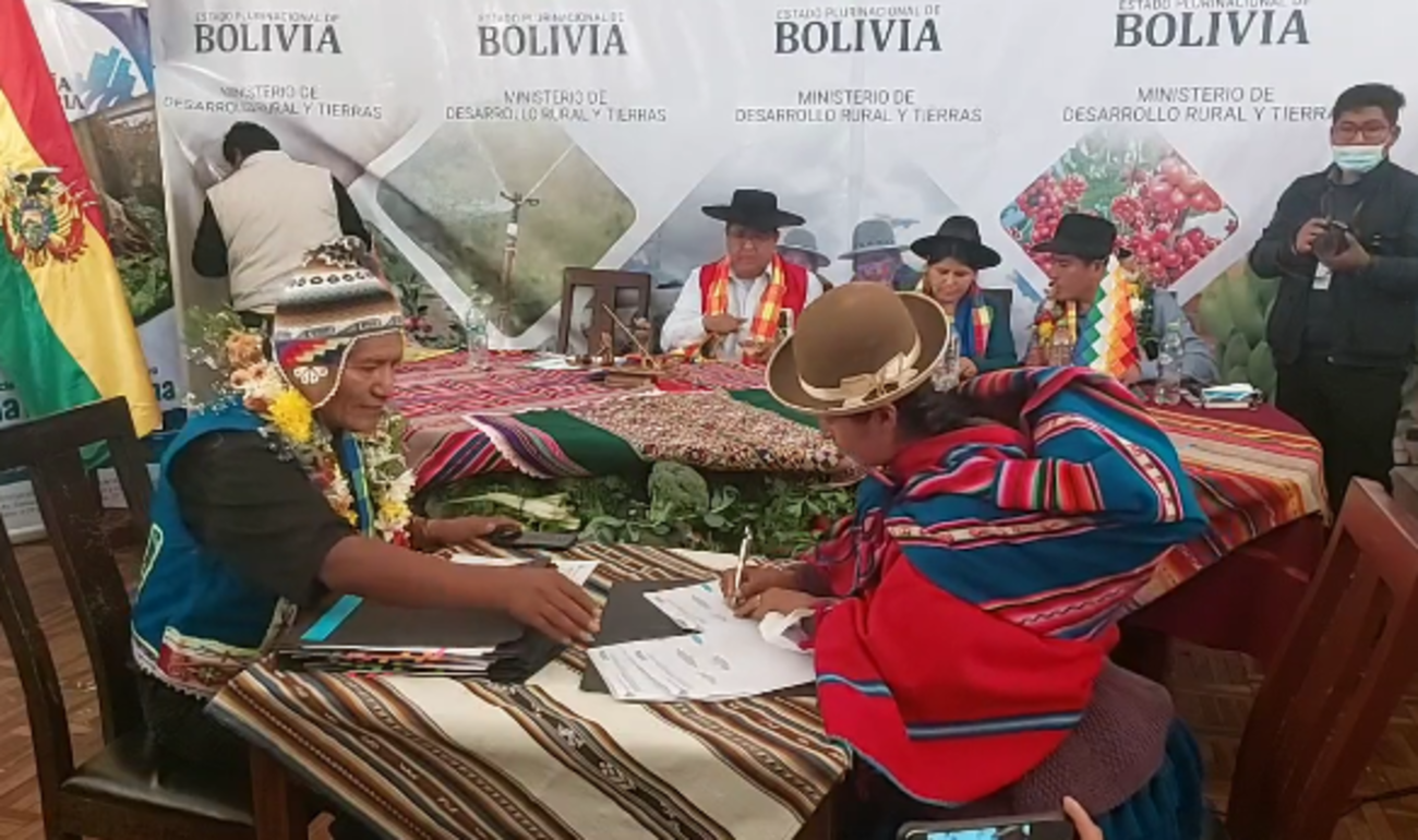 Gobierno y agricultores firman convenios para la producción de alimentos en las ciudades