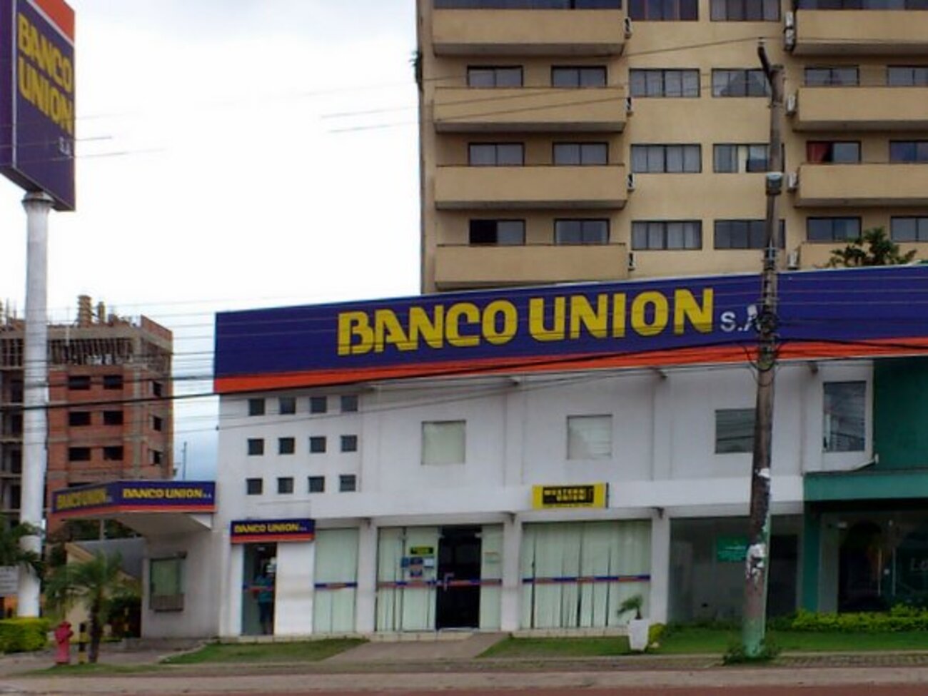 Santa Cruz: 20 agencias del Banco Unión no prestaron servicios “normalmente” por el paro
