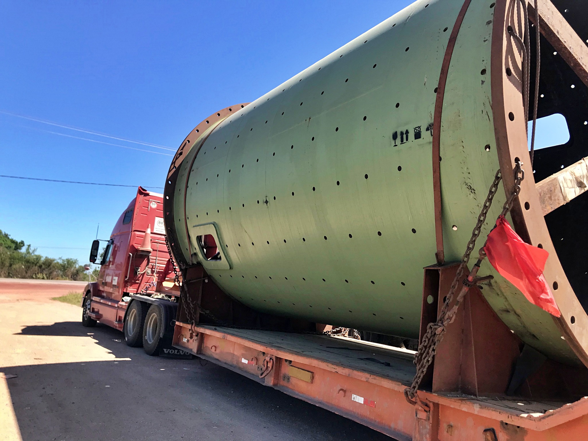 Se normaliza transporte de estructuras metálicas y materiales al proyecto siderúrgico del Mutún