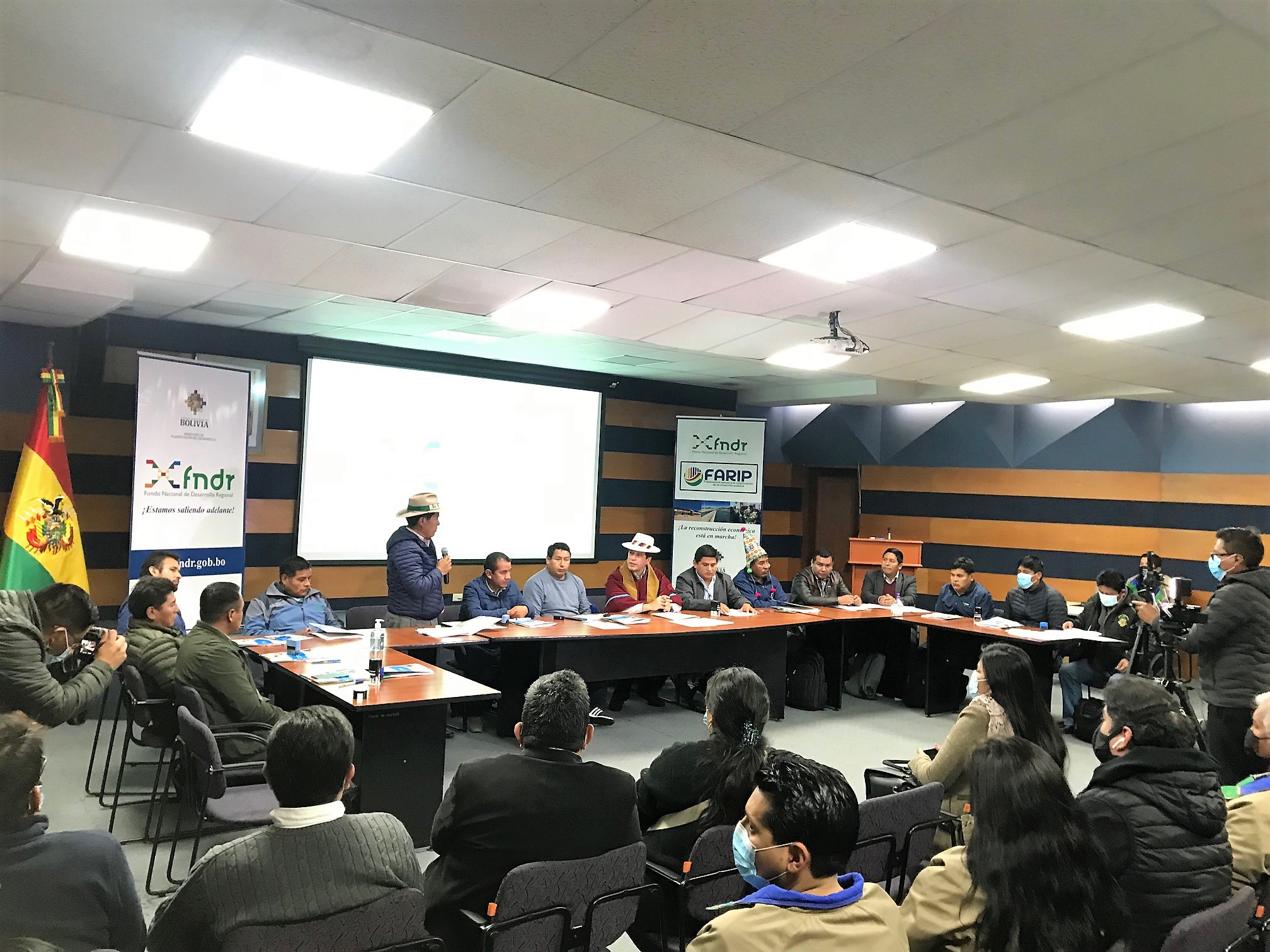 El FNDR concreta financiamiento por más de Bs 92 millones para 19 municipios