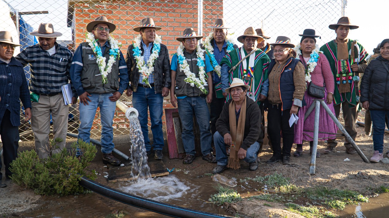 Gobierno entrega sistemas de agua por Bs 5,9 millones en La Paz, Oruro y Potosí