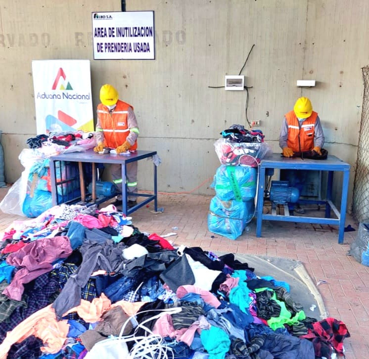 Aduana inutiliza seis toneladas de ropa usada para adjudicarla con la “Subasta Ecológica”