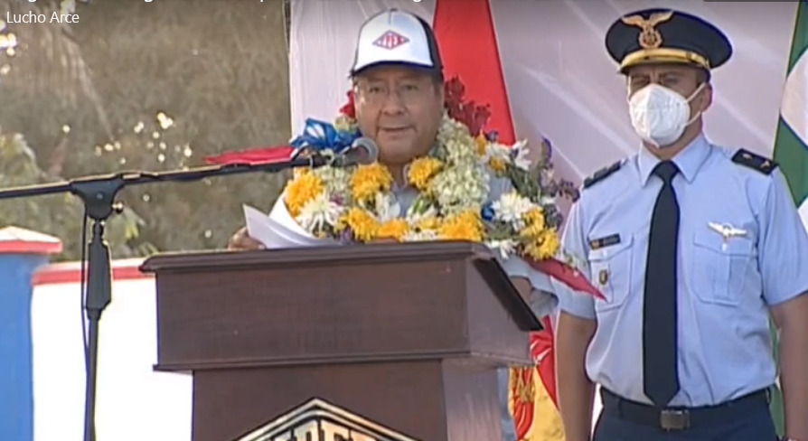 Arce inaugura una estación de servicio de YPFB y un proyecto de electrificación de ENDE en Caranavi