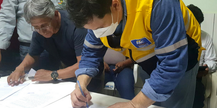 Gobierno y transportistas de la Chiquitania firman acta de acuerdo y levantan los bloqueos 