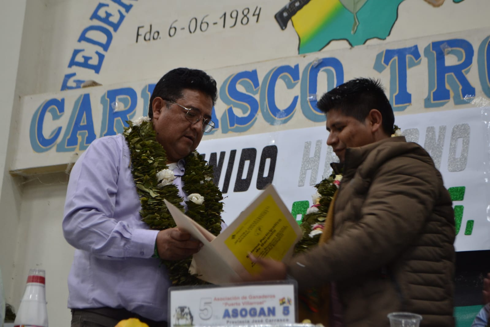 Productores de coca de Cochabamba reciben certificación de producción ecológica