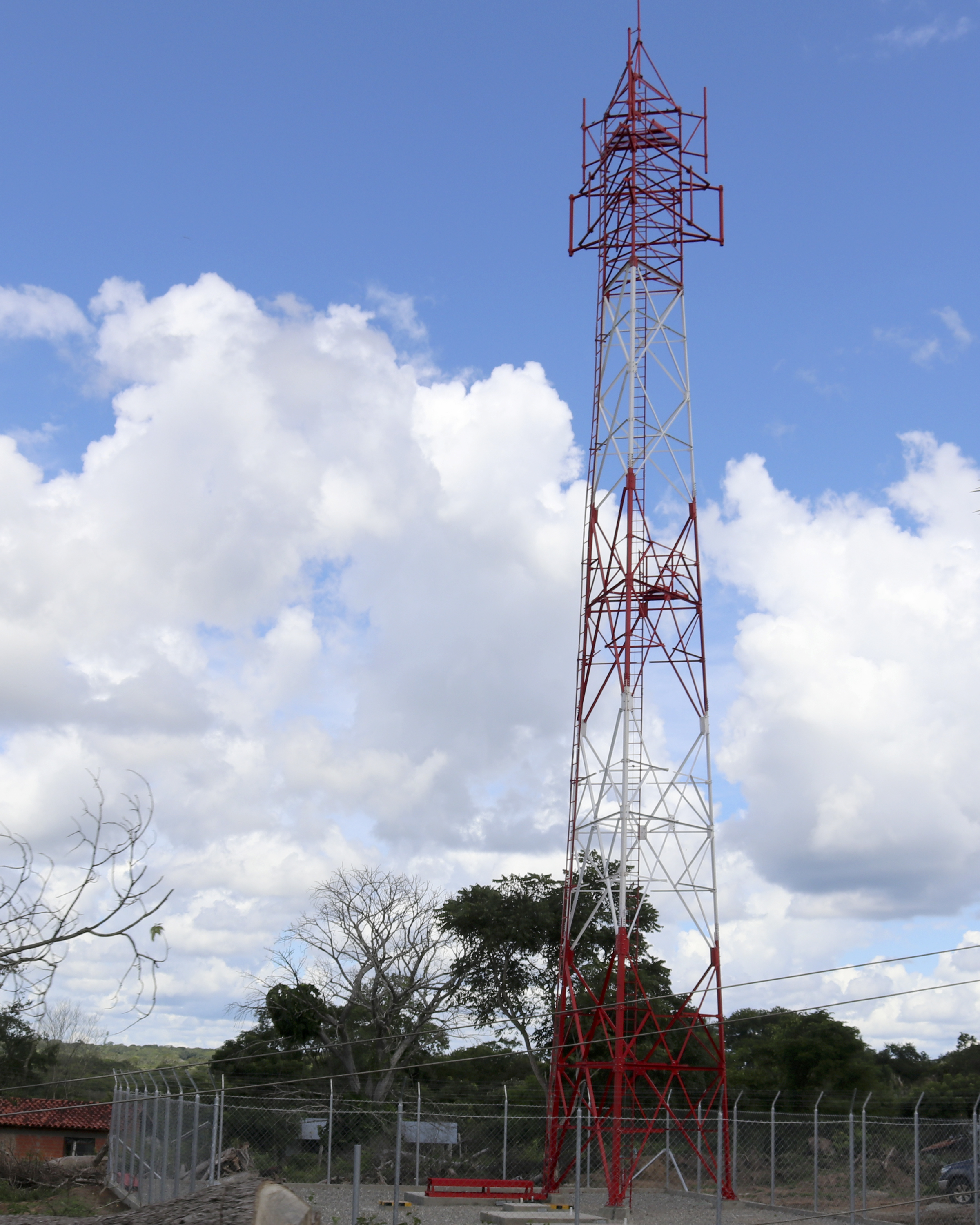 Entel proveerá el primer servicio básico en la comunidad indígena ayorea de Zapocó