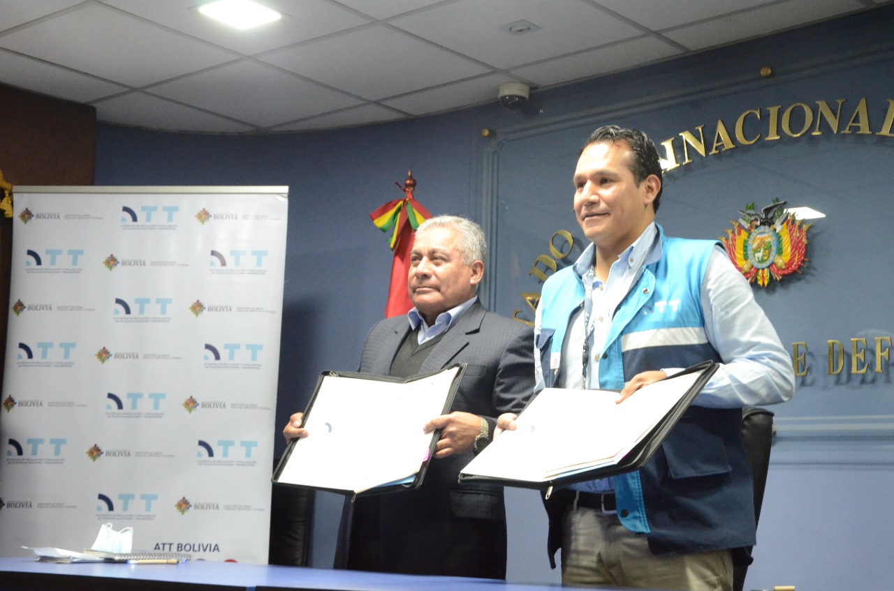 Viceministerio y ATT firman convenio para fortalecer la lucha contra el contrabando en buses