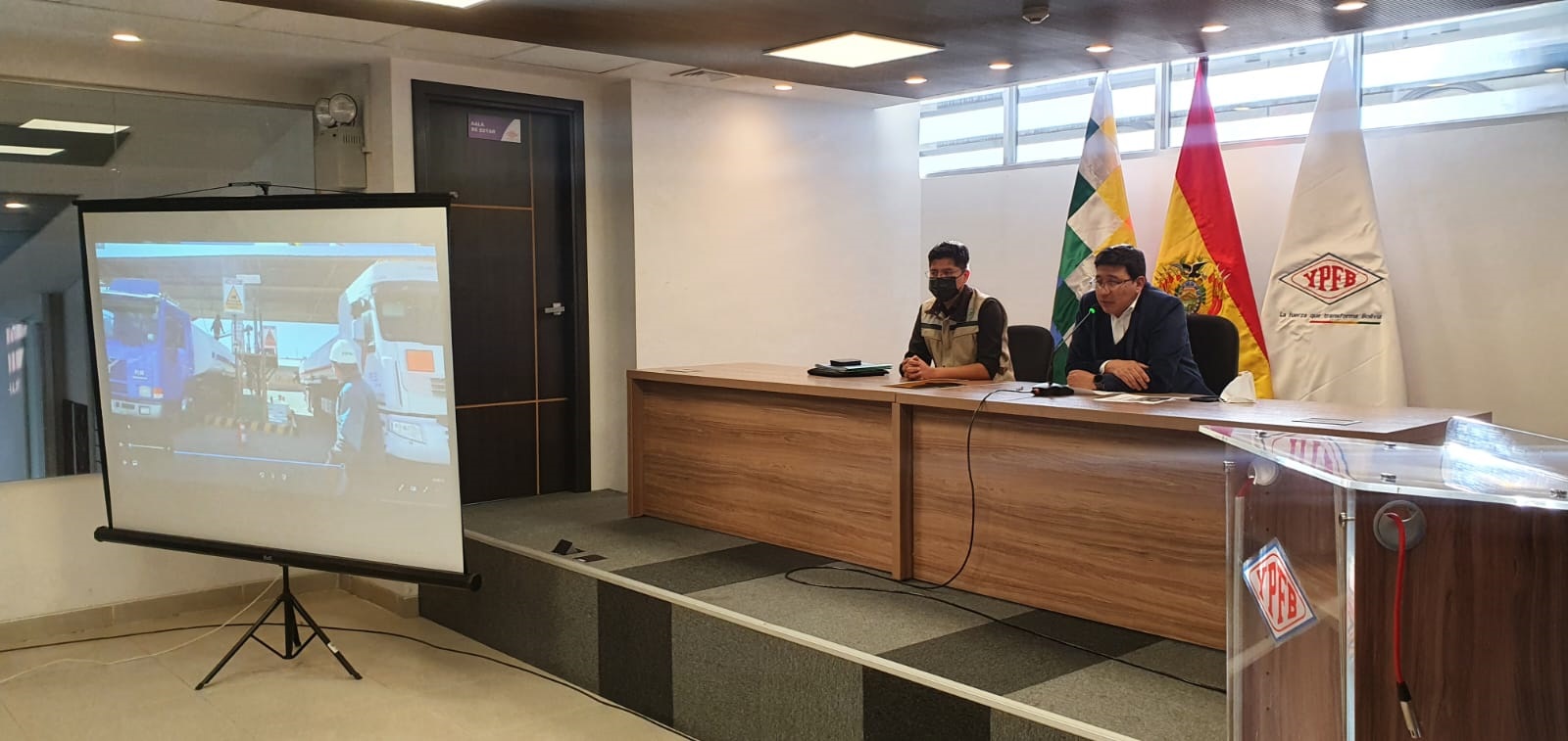 Paros e incumplimiento de proveedores causan problemas en el normal abastecimiento de combustibles