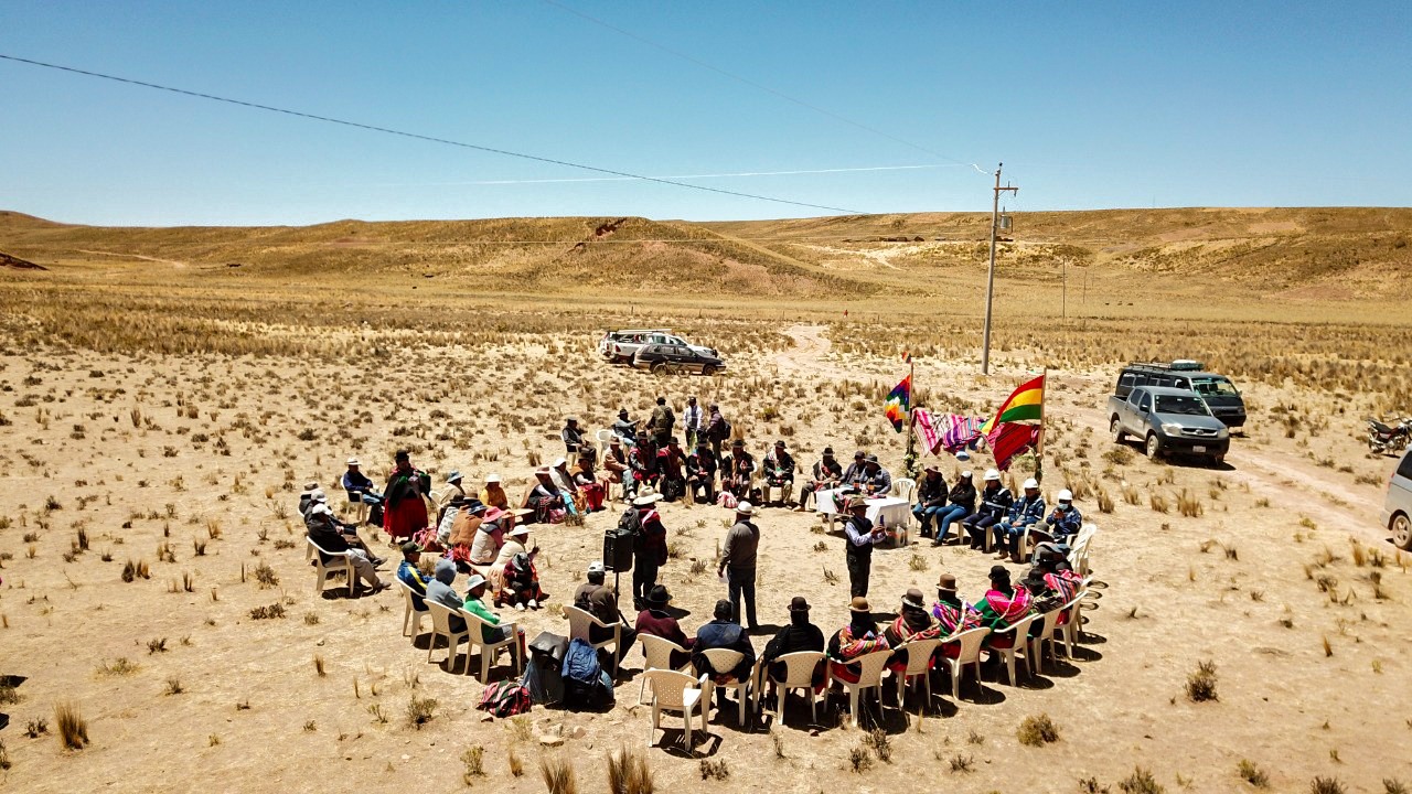 Antigua comunidad aimara de La Paz cuenta con energía eléctrica y dejará de usar mechero