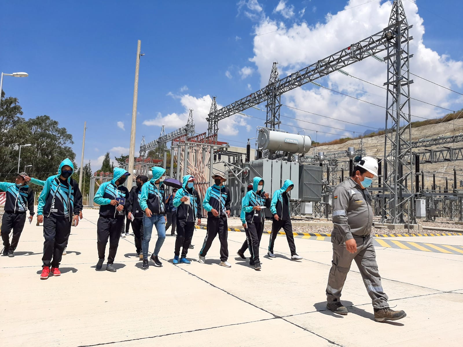 Cochabamba: Bachilleres de Sipe Sipe visitan la Central Hidroeléctrica de Misicuni