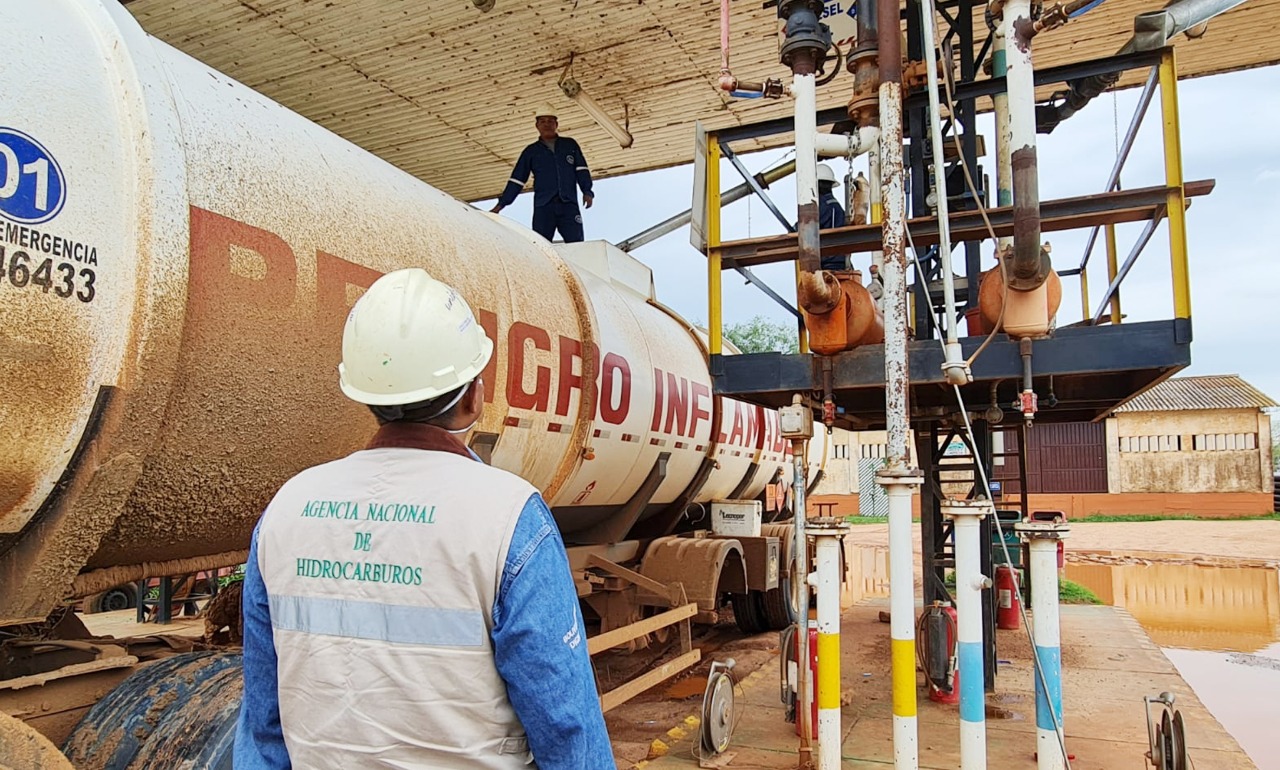 AHN garantiza abastecimiento de combustibles en la Chiquitanía y en el resto del país