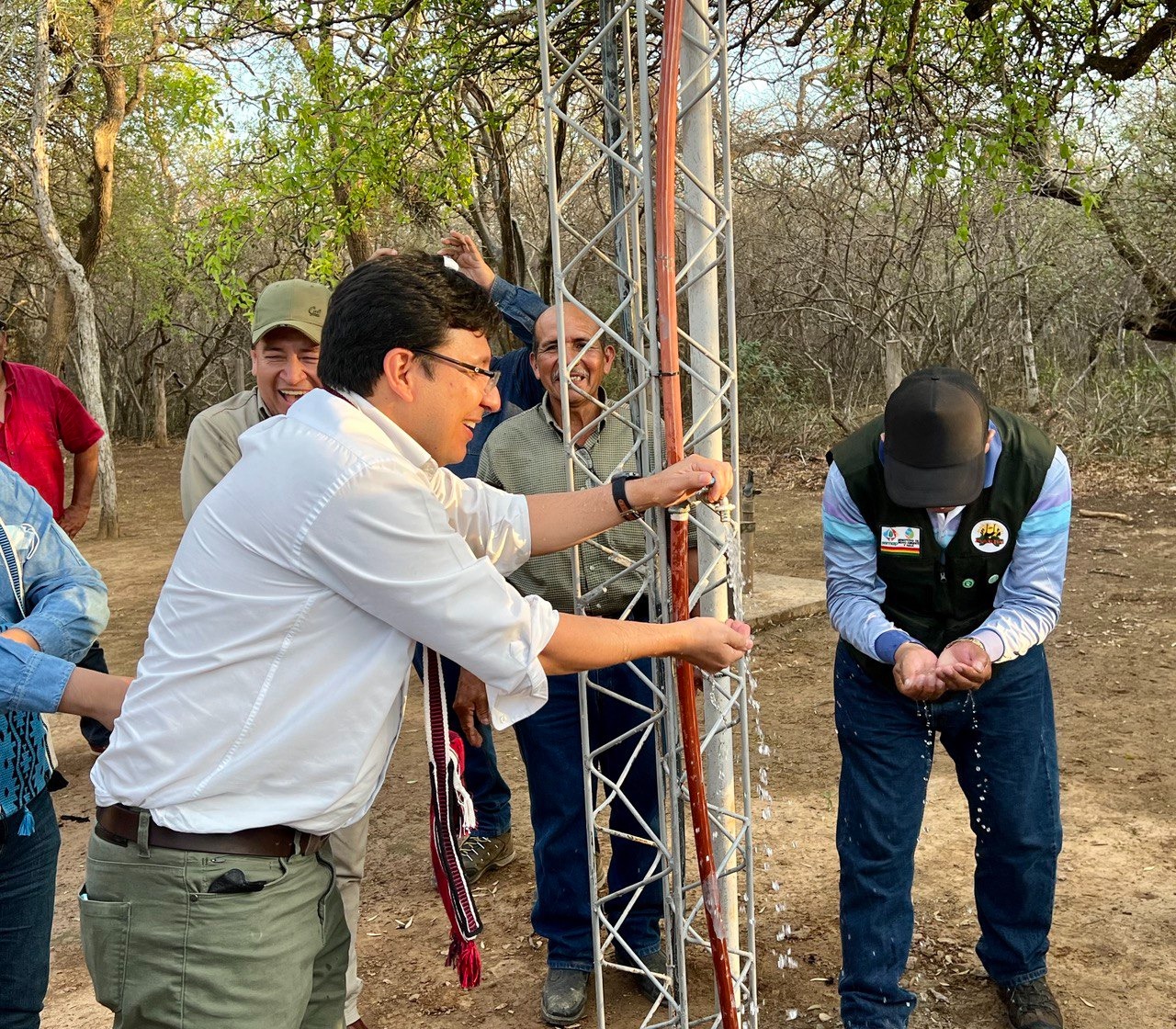 YPFB entrega pozos de agua para beneficio de familias y personal de resguardo del Parque Nacional Kaa-Iya