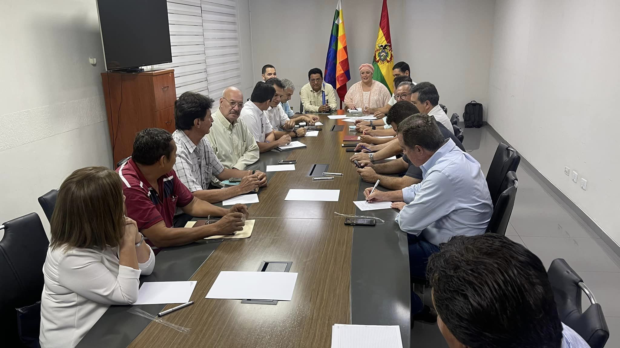 Gobierno coordina acciones con la CAO para fortalecer la producción agropecuaria en Santa Cruz