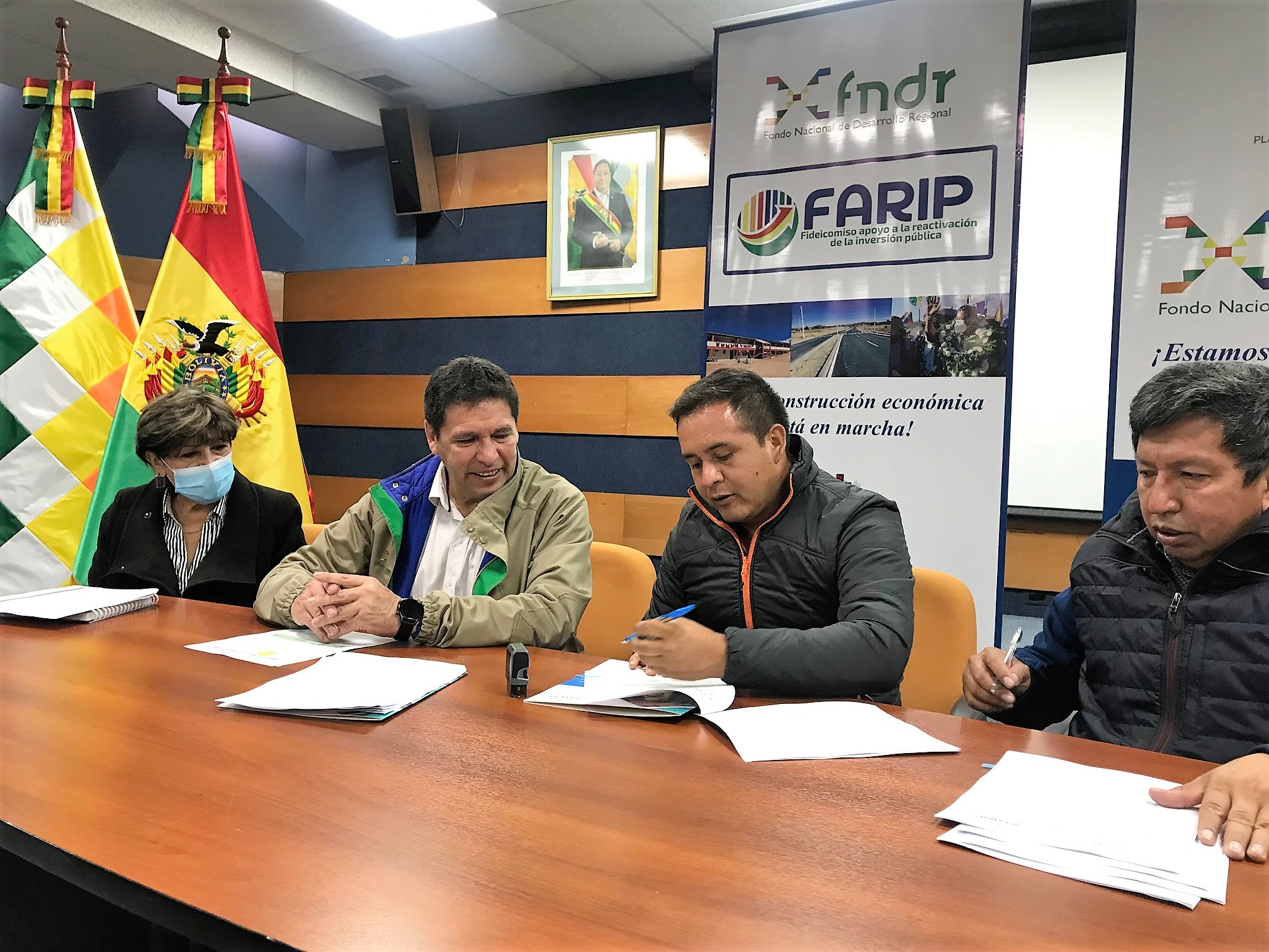 El FNDR financia Bs 8,8 millones a Omereque para obras de alcantarillado y de una represa