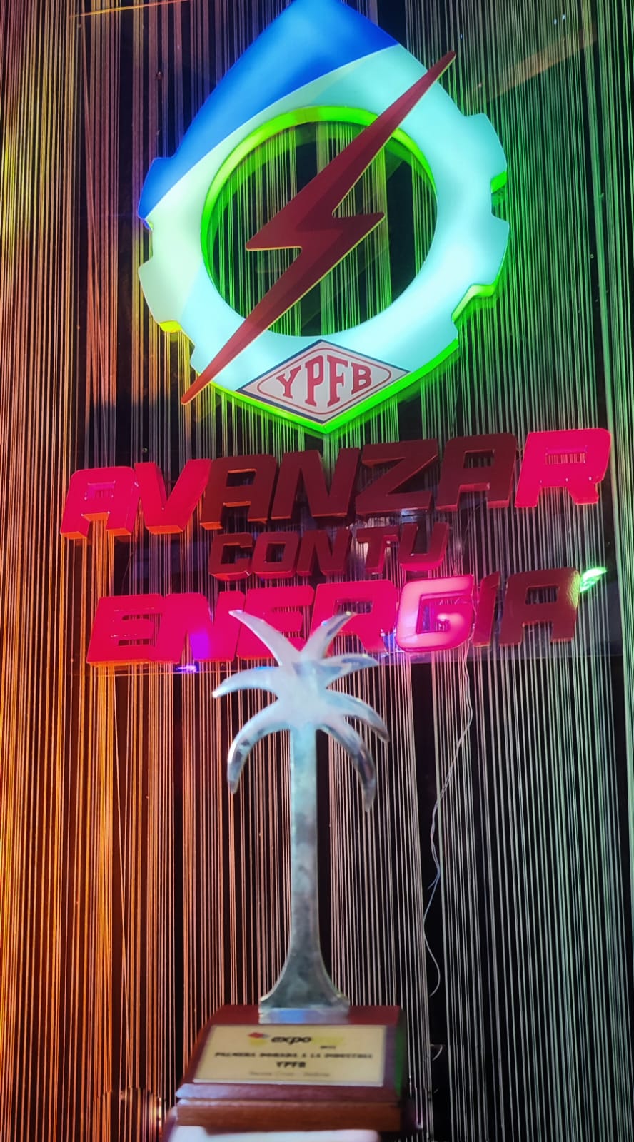 YPFB recibe galardón “Palmera a la Industria” en el cierre de la Expocruz
