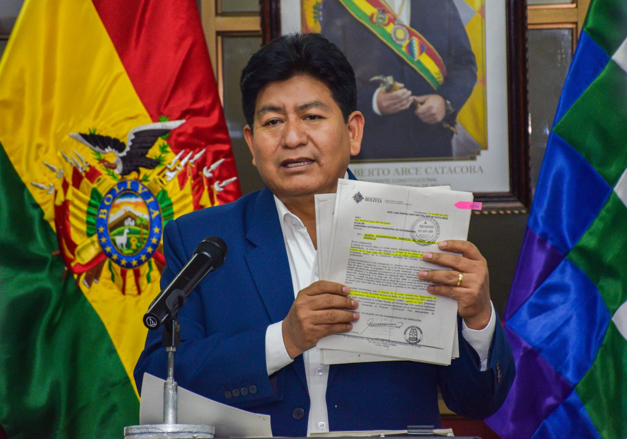 Montaño denuncia que Reyes Villa pone trabas para la construcción de la línea Amarilla del Tren y lo desmiente