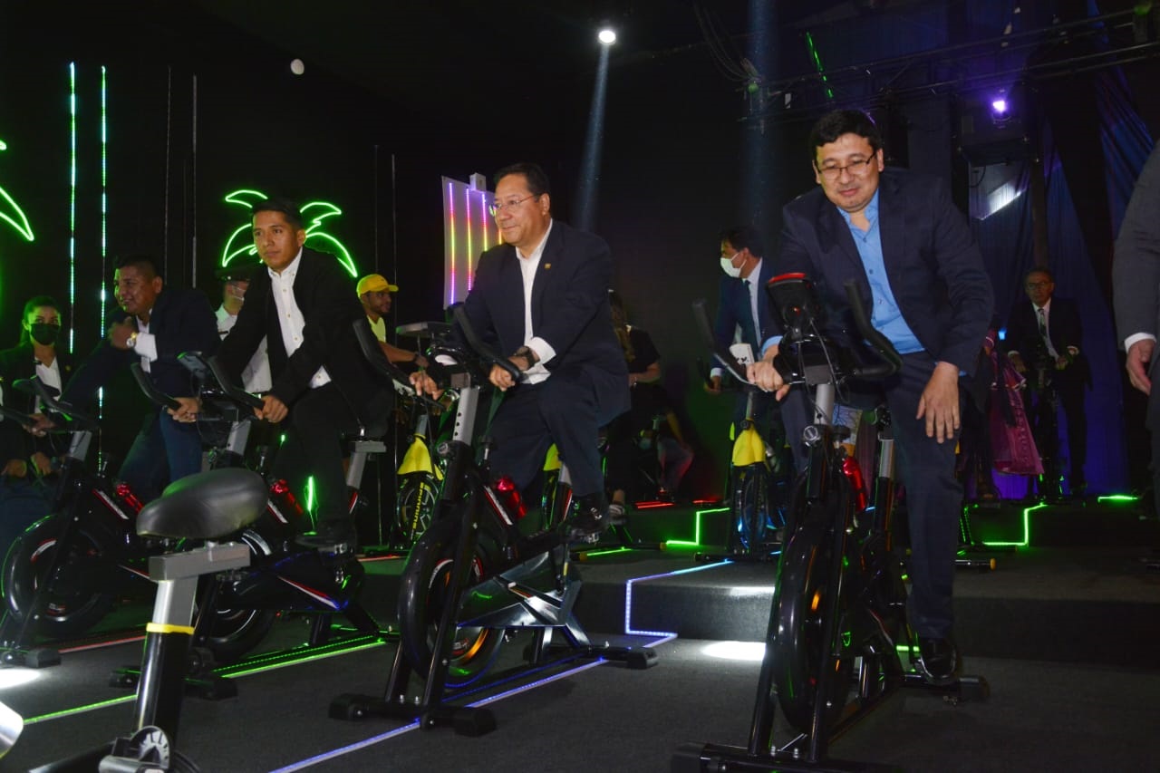 Fexpocruz: YPFB ofrece un recorrido en bicicleta por la industrialización de los hidrocarburos 