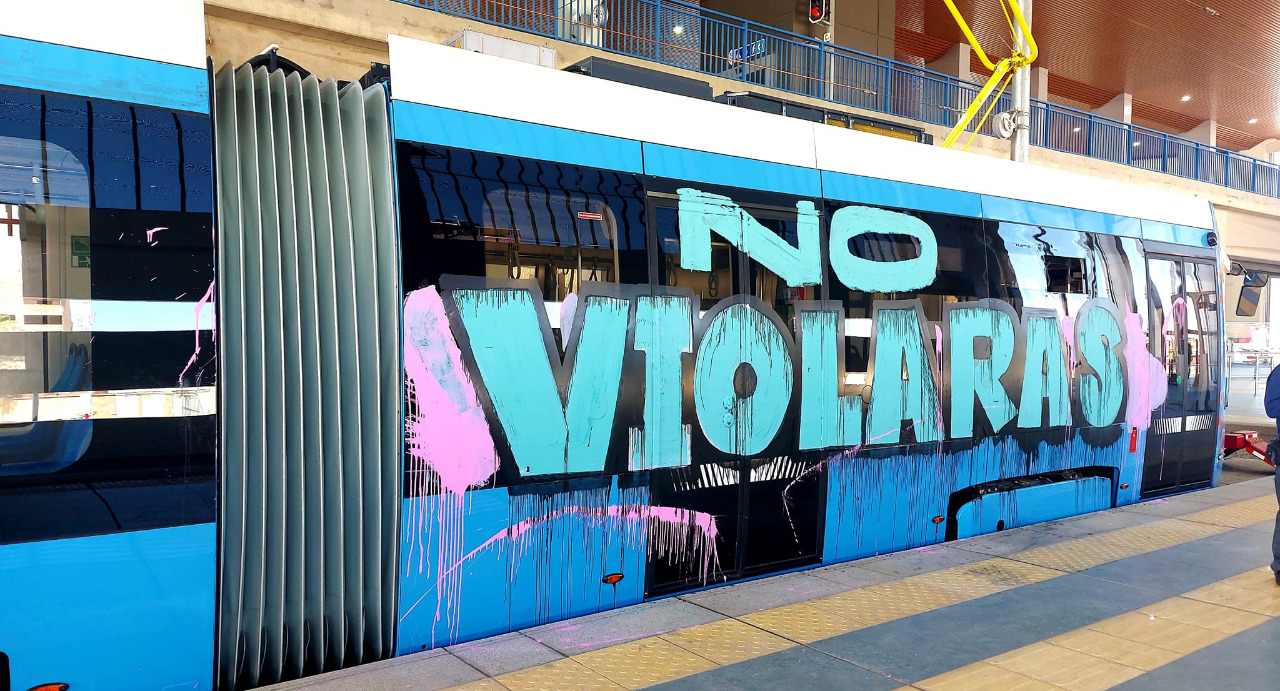 Encapuchados vandalizan un vagón del Tren Metropolitano, el segundo atentado contra la empresa estatal
