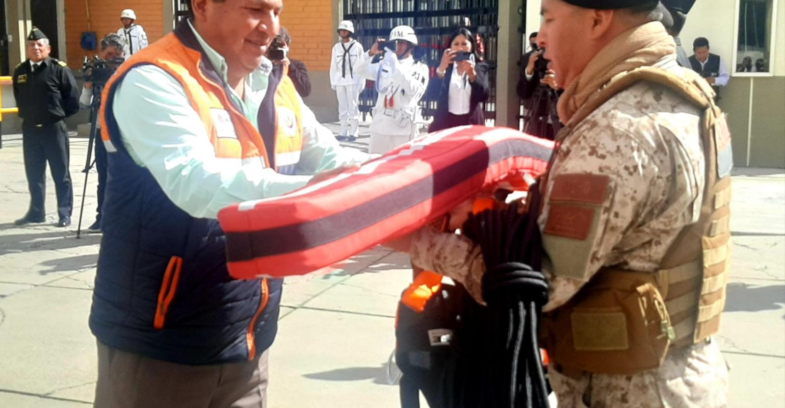 Defensa Civil entregó equipamiento a unidades navales para potenciar tareas de búsqueda y salvataje