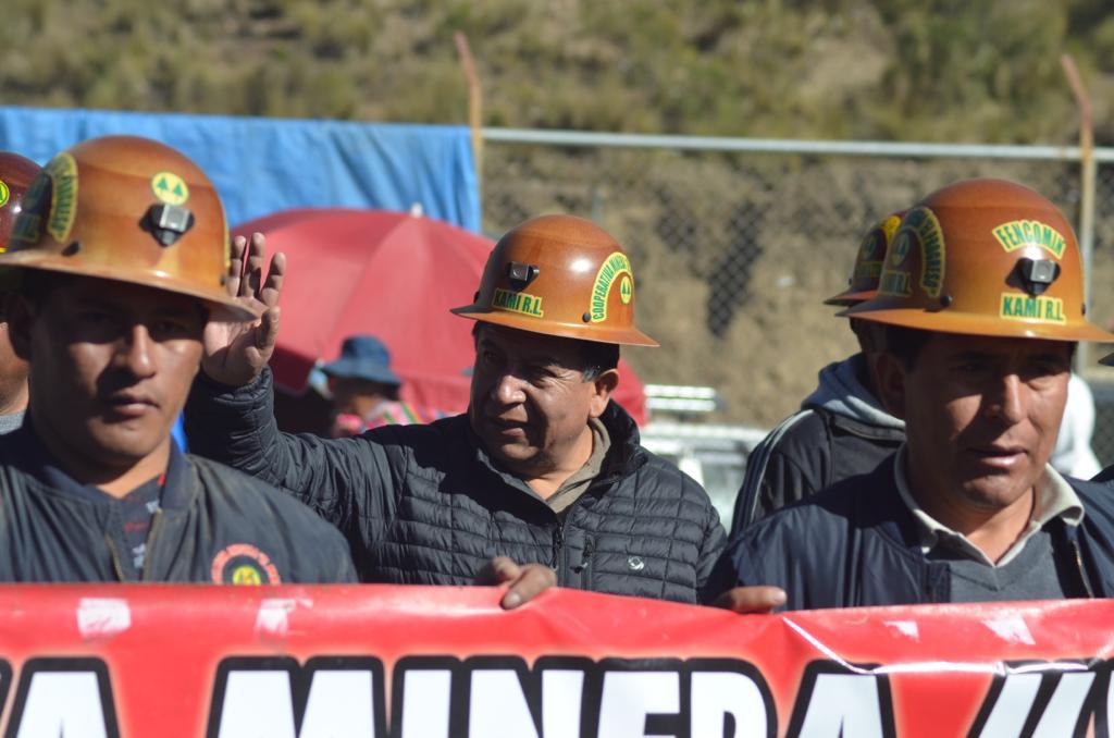 Vicepresidente conmemora el Día del Trabajo con los mineros en Kami