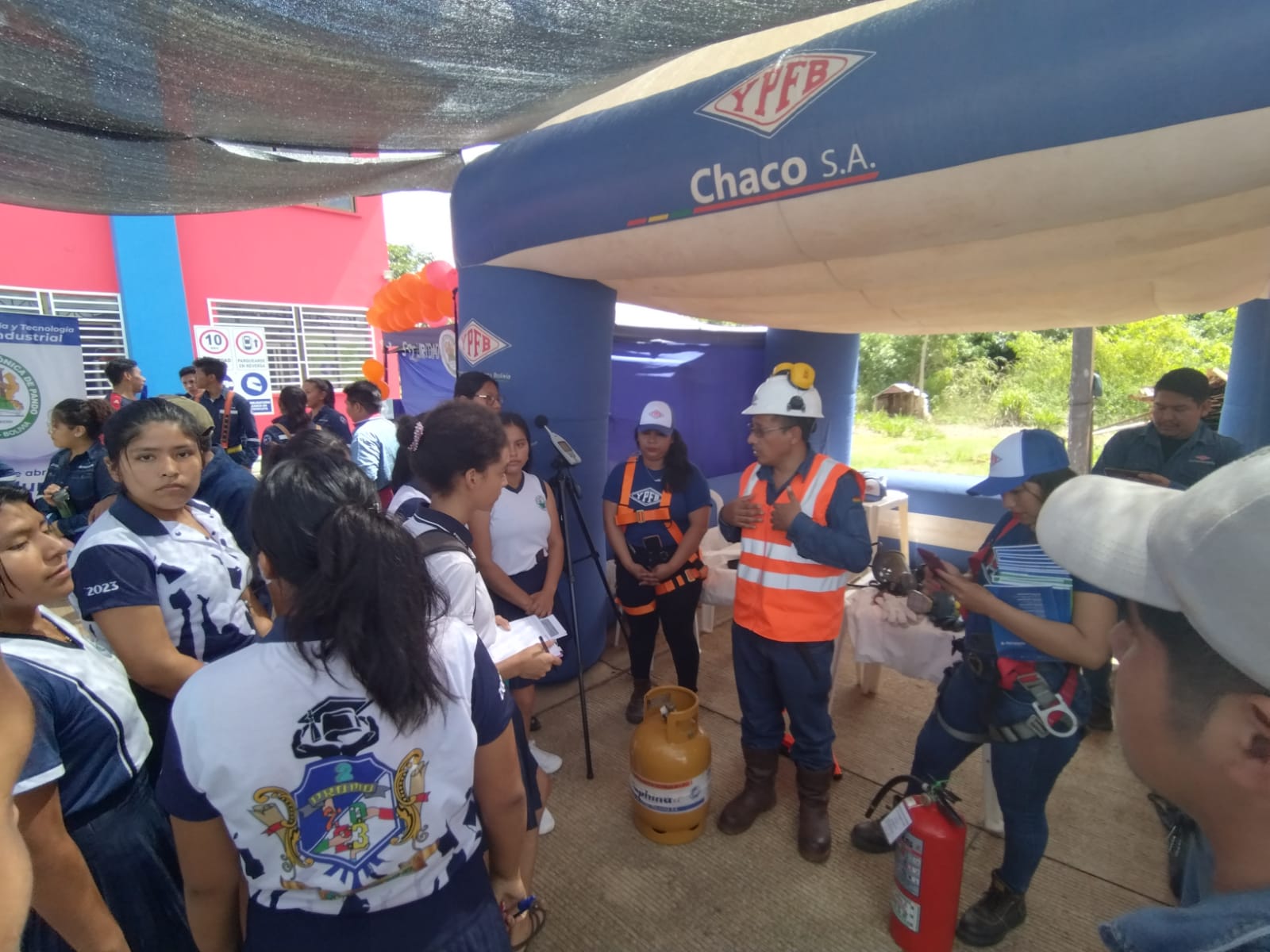 YPFB socializa en Cobija protocolos de seguridad en feria interactiva