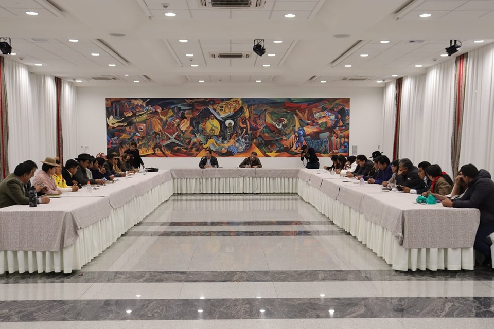 Presidente Arce y senadores del MAS coordinan agenda de trabajo