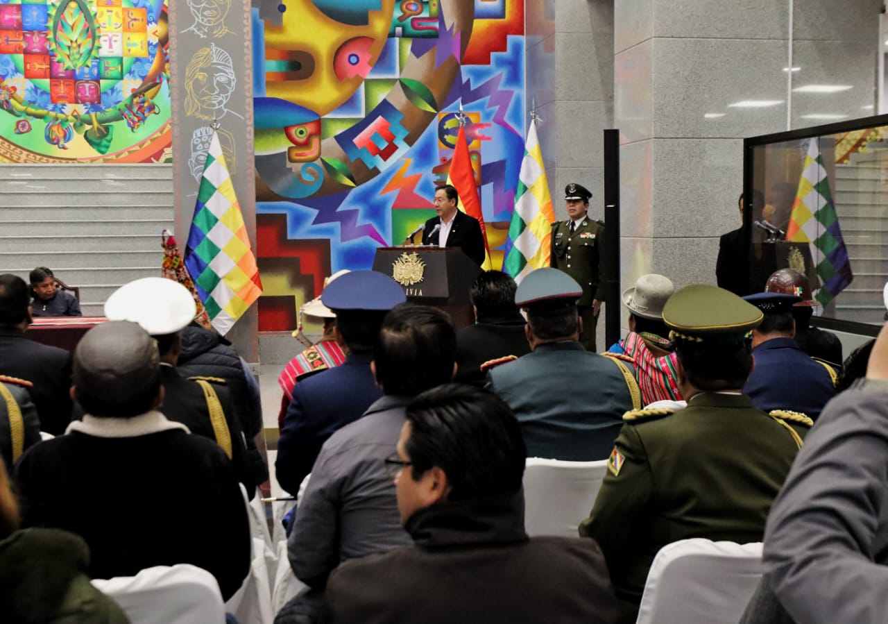 El presidente recomienda a sus ministros mantener “limpio” sus apellidos y advierte que no se “tolerará” la corrupción ni el tráfico de influencias