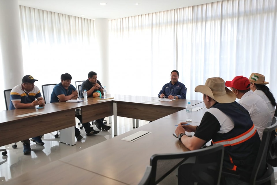 Arce y líderes sociales de Santa Cruz reafirman compromiso con el desarrollo en el 2023