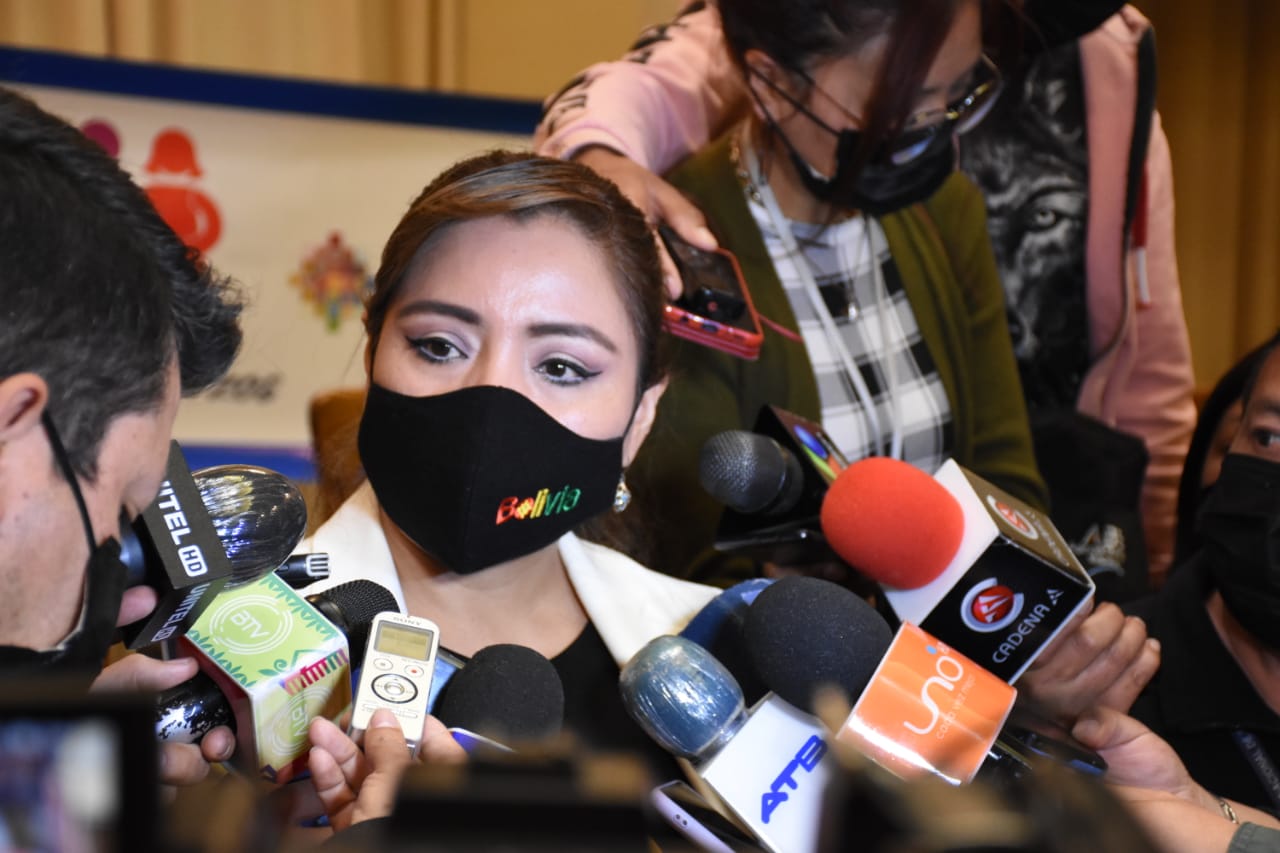 Viceministra de Comunicación: Santa Cruz es más que Camacho, Creemos y cívicos