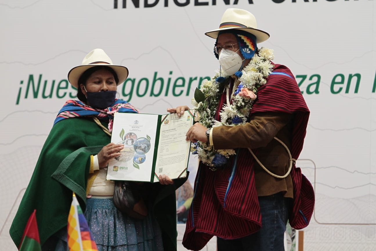 Presidente entrega más de 15.000 títulos ejecutoriales a productores de las comunidades rurales de La Paz (amplia)