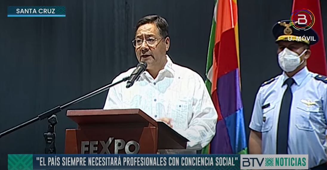 El Presidente afirma que el profesional debe tener conciencia social para "ser útil al prójimo"