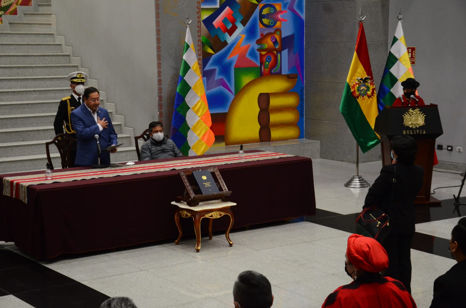 Nora Mamani es posesionada como Contralora General del Estado interina (amplia)