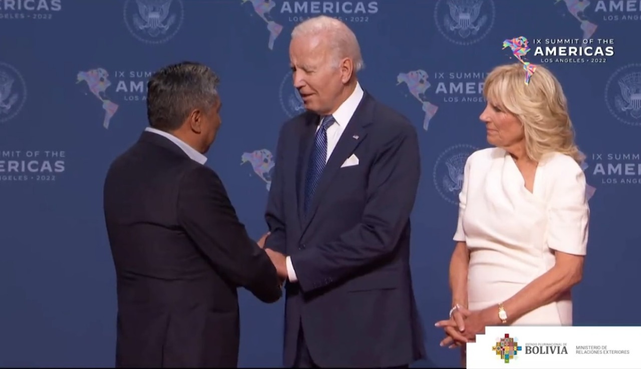 Cumbre de las Américas: Joe Biden da la bienvenida al canciller Rogelio Mayta